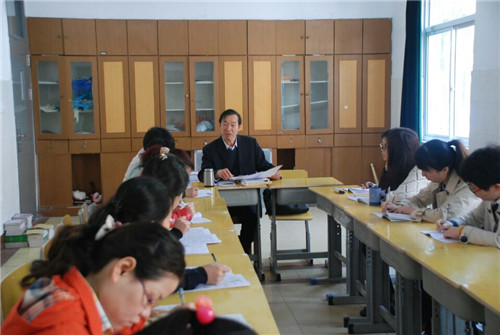 市教研中心教研员周仁良老师莅临我校指导教学